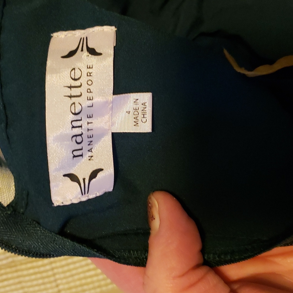 Like new stunning forest green dress.lace detail throughout - Picture 13 of 16